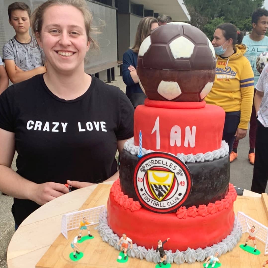 Estelle Avenas a préparé de A à Z le gâteau des 1 an du FC Mordelles