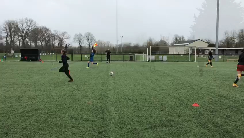 Pôle Jeunes. Entre règle du hors-jeu et culture foot, un entraînement au rythme du PEF pour les U18F