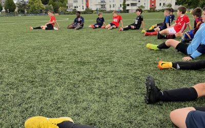 PEF, sensibiliser les jeunes du FC Mordelles aux étirements