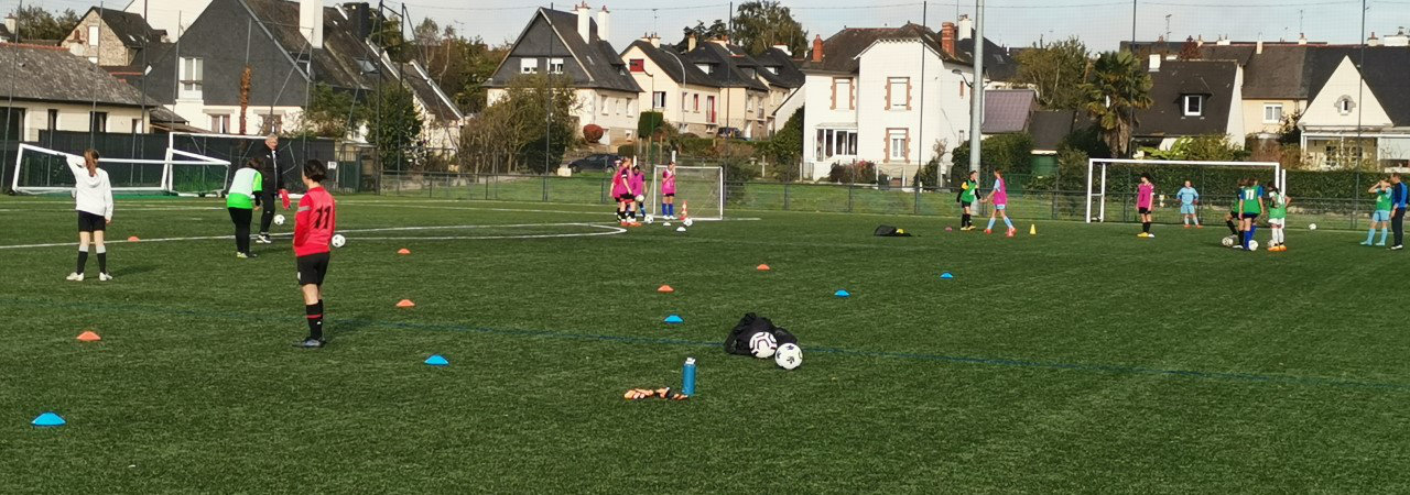 Rassemblements féminins du District 35 au FC Mordelles pendant les vacances de la Toussaint